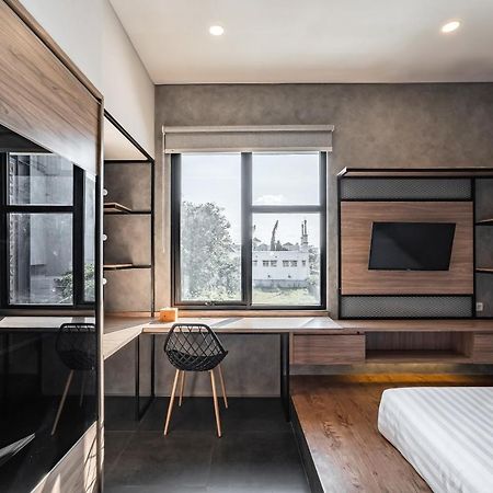 Loa Living Solo Baru Hotel Grogol Екстериор снимка