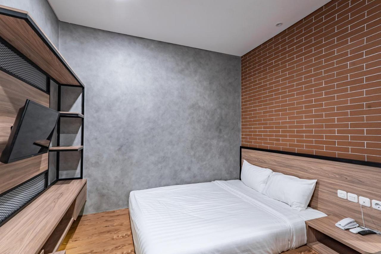 Loa Living Solo Baru Hotel Grogol Екстериор снимка