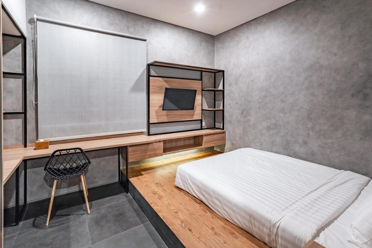 Loa Living Solo Baru Hotel Grogol Стая снимка